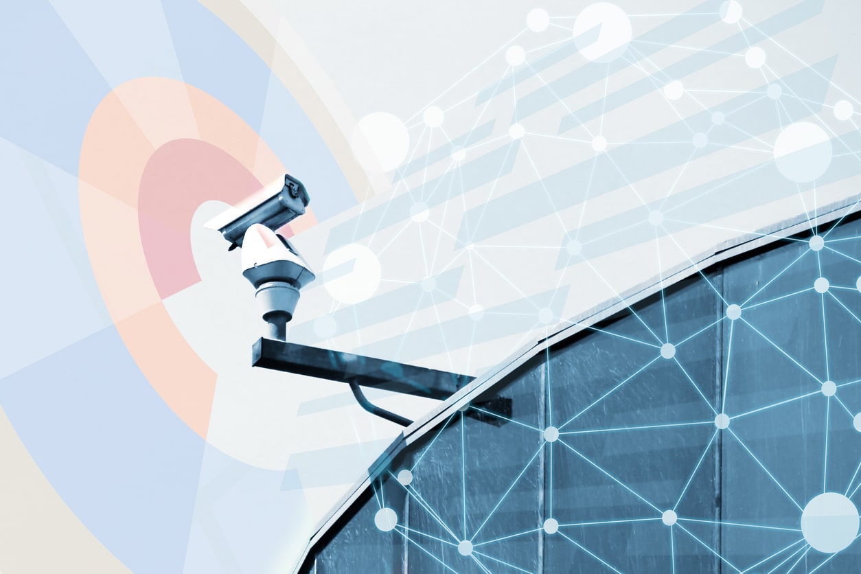 Caméra de surveillance sur un bâtiment