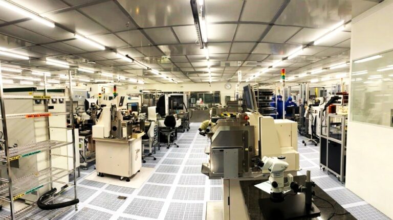 Les salariés utilisateurs de la salle blanche de Teledyne e2v ont pu prendre part à sa rénovation